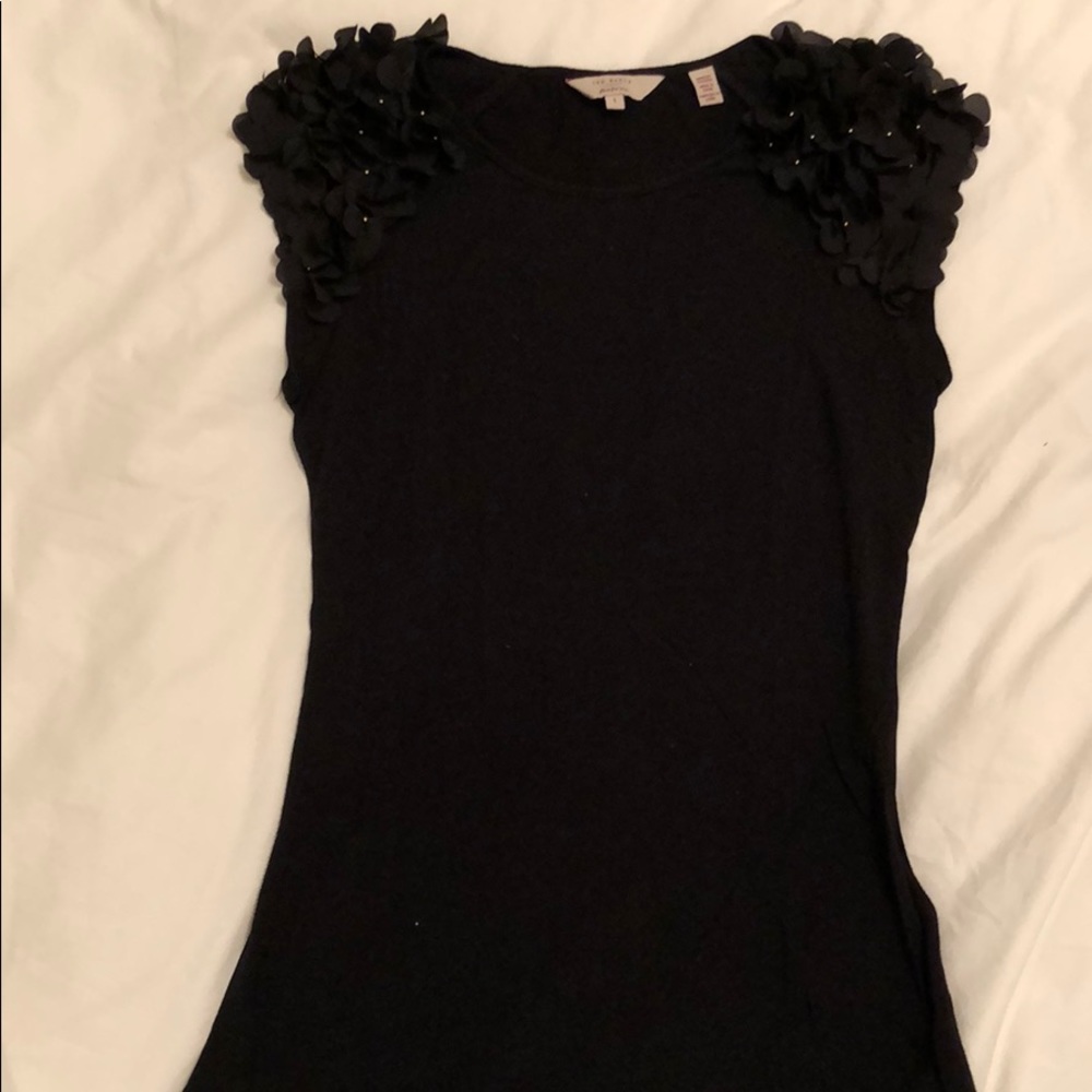 Black sleeveless shirt with flower detail